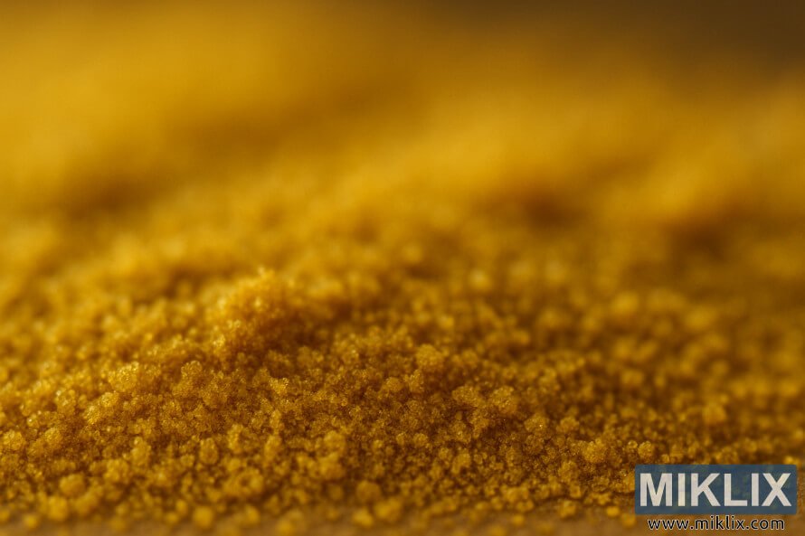 Ä°ncÉ dÉnÉvÉr teksturalÄ± qÄ±zÄ±lÄ± Kalipso lupulin tozunun makro yaxÄ±n planÄ±