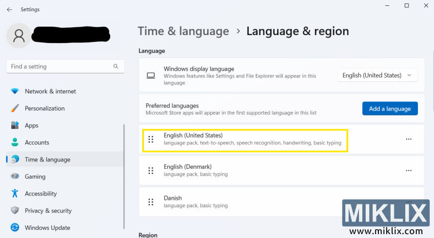 Windows 11 Language and Region settings showing English and Danish options.
