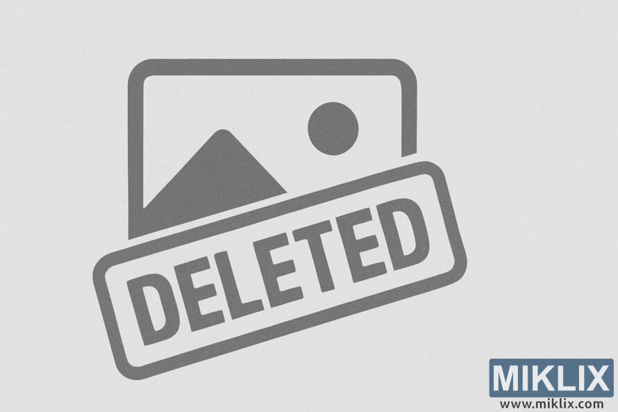 फोटो आइकन और बोल्ड 'हटाए गए' स्टाम्प ओवरले के साथ प्लेसहोल्डर ग्राफ़िक।