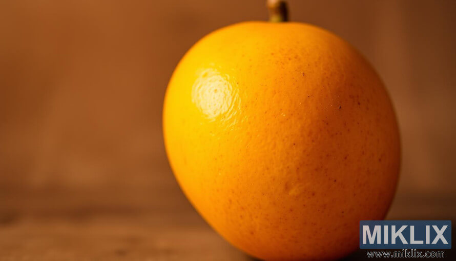 ÐÑÑÐ¿Ð½Ð¸ Ð¿Ð»Ð°Ð½ Ð·ÑÐµÐ»Ð¾Ð³ Ð·Ð»Ð°ÑÐ½Ð¾Ð³ Ð¼Ð°Ð½Ð³Ð° ÑÐ° Ð¿ÐµÐ³Ð°Ð¼Ð° Ð½Ð° ÐºÐ¾Ð¶Ð¸ ÐºÐ¾ÑÐ¸ ÑÐ²ÐµÑÐ»Ð¸ Ð¿Ð¾Ð´ Ð¼ÐµÐºÐ¸Ð¼ Ð´Ð¸ÑÑÐ·Ð½Ð¸Ð¼ ÑÐ²ÐµÑÐ»Ð¾Ð¼ Ð½Ð° Ð·Ð°Ð¼ÑÑÐµÐ½Ð¾Ñ Ð¿Ð¾Ð·Ð°Ð´Ð¸Ð½Ð¸.